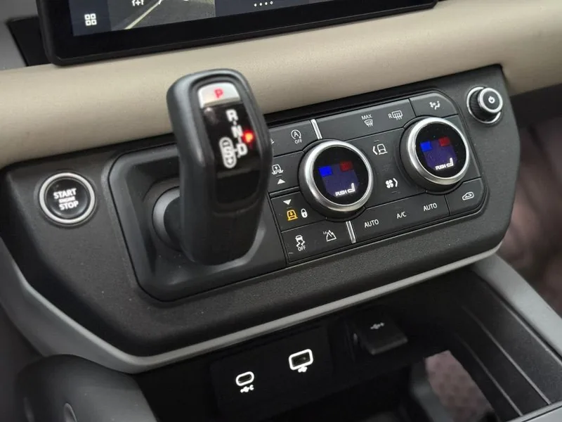Land Rover DEFENDER 110 FIRST EDITION foto 13