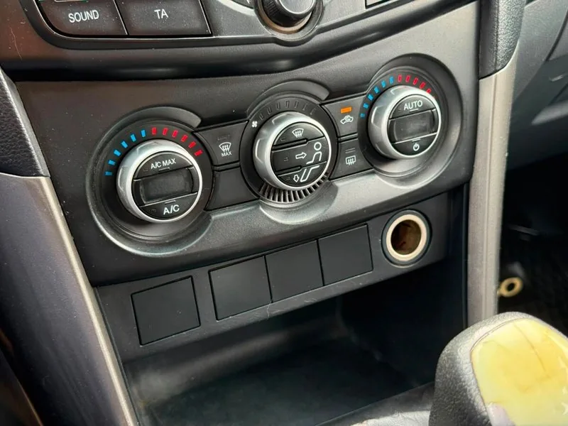 Mazda BT-50 2.2 DIESEL 4X2 MT foto 11