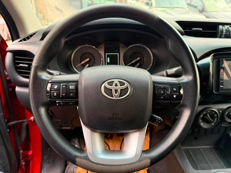 Toyota HILUX DX 4X4 MT 2.4 foto 8