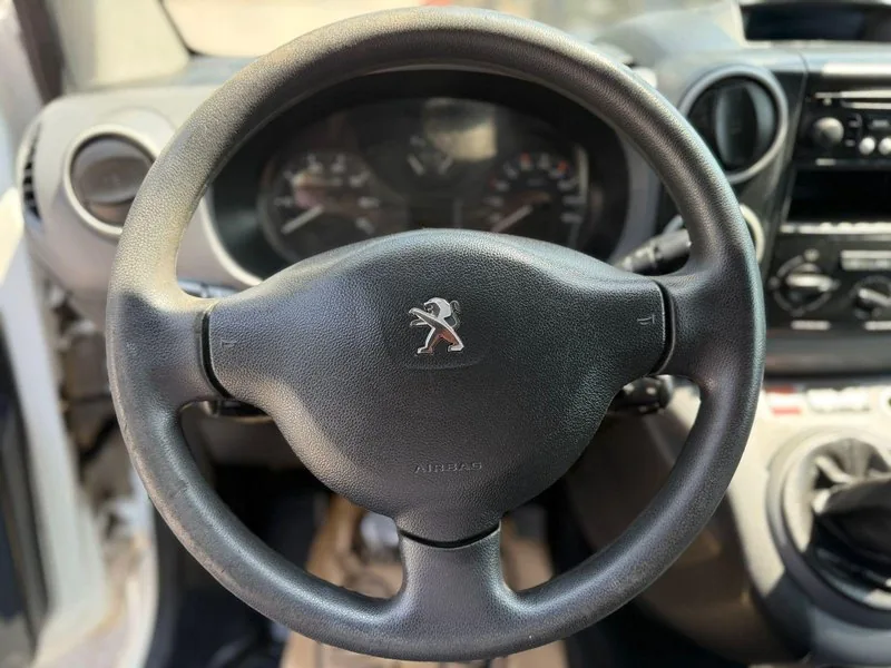 Peugeot PARTNER HDI 1.6 MT DIESEL IMPECABLE foto 8