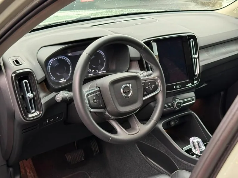 Volvo XC40 T5 HYBRID R DESING 1.5T foto 8