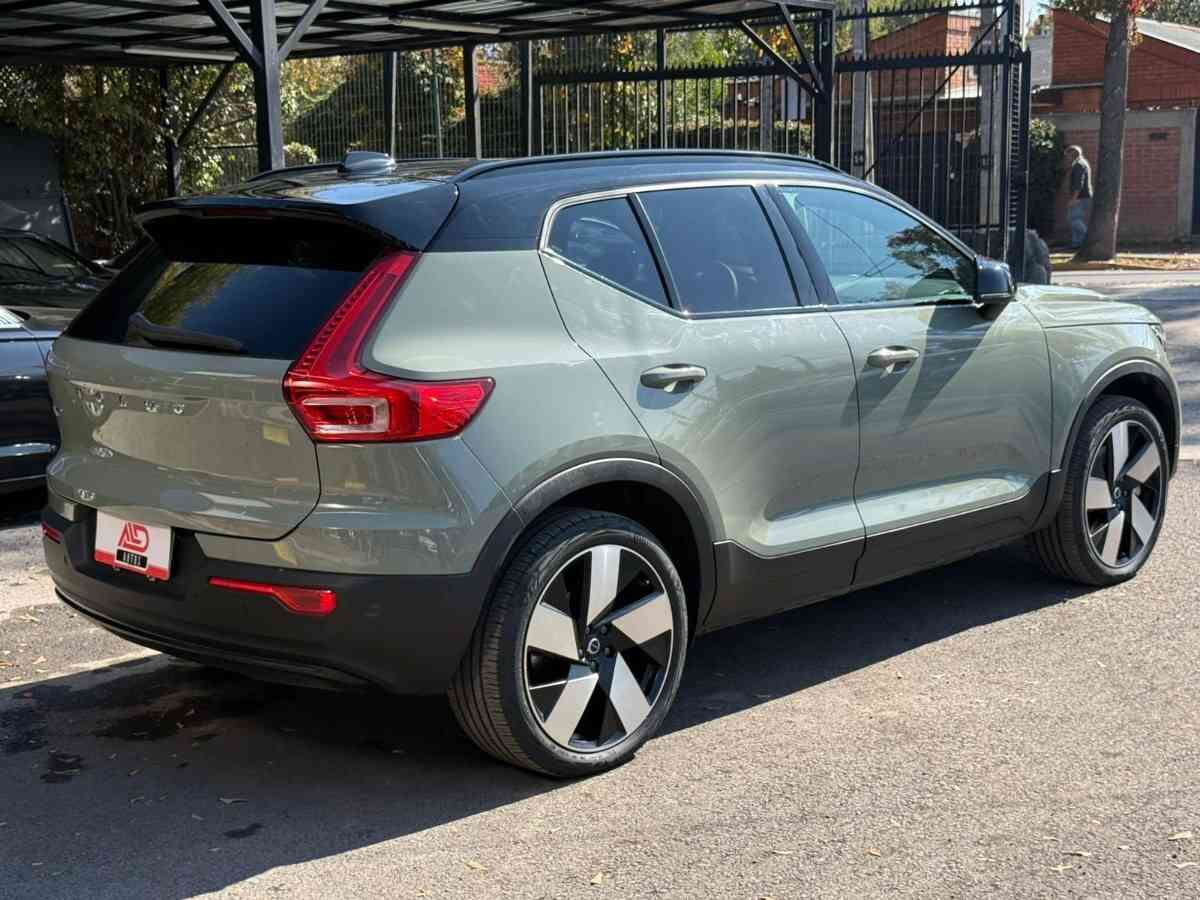 Volvo EX40 foto 4