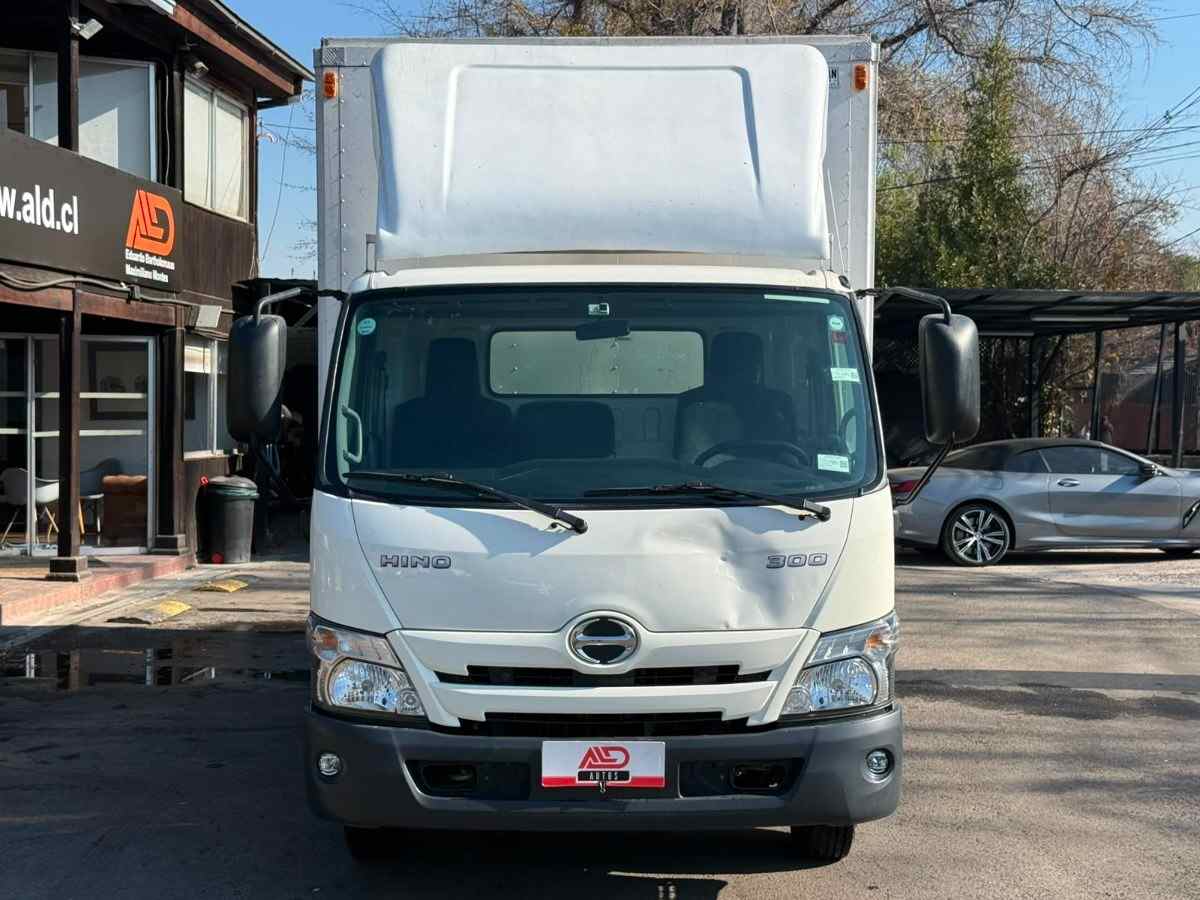 Hino XZU Carrozado foto 1