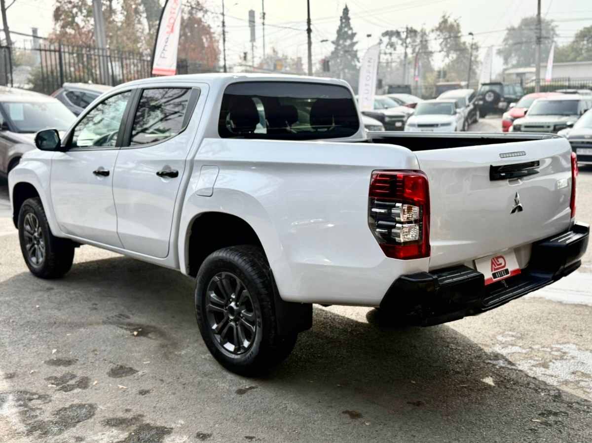 Mitsubishi L200 Dakar foto 7