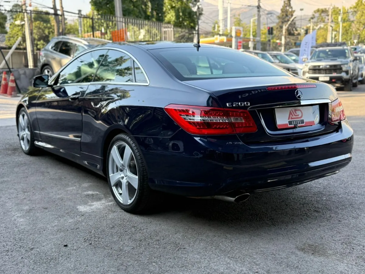 MERCEDES-BENZ E200 COUPE foto 6