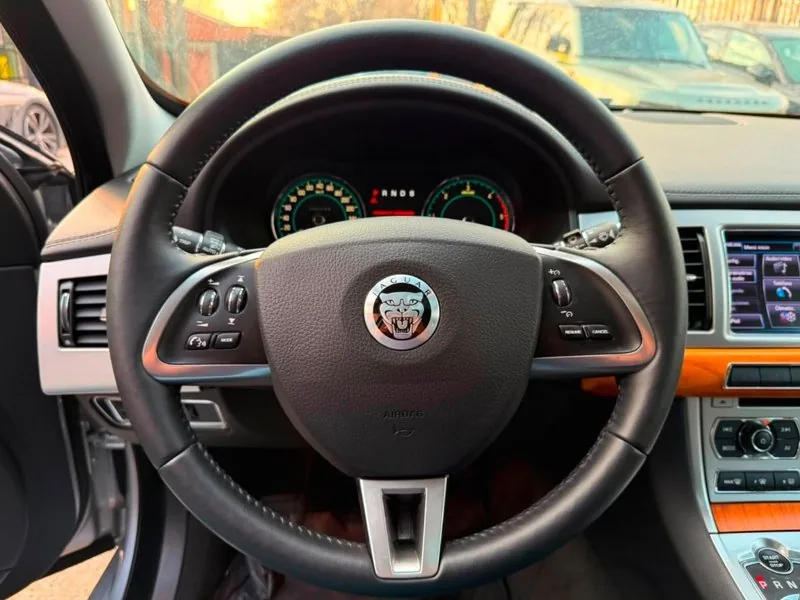 Jaguar XF 30 3.0 DIESEL foto 9