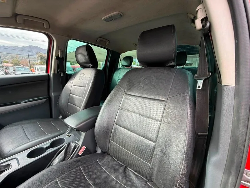 Mazda BT-50 SDX 4X4 3.2 AT FACTURABLE foto 17