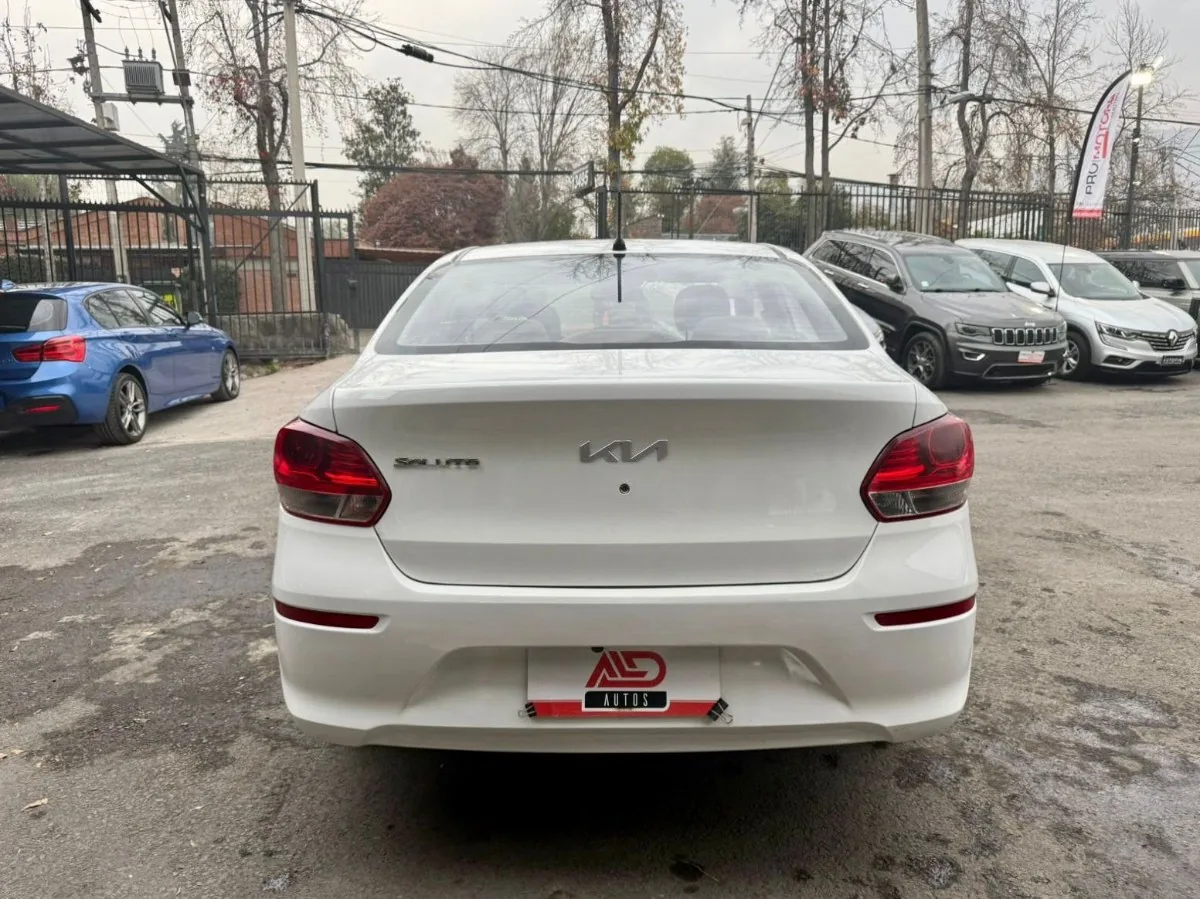 KIA SOLUTO LX foto 5