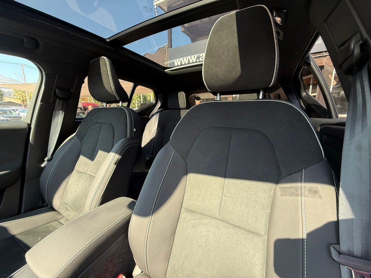 VOLVO EX40 foto 11