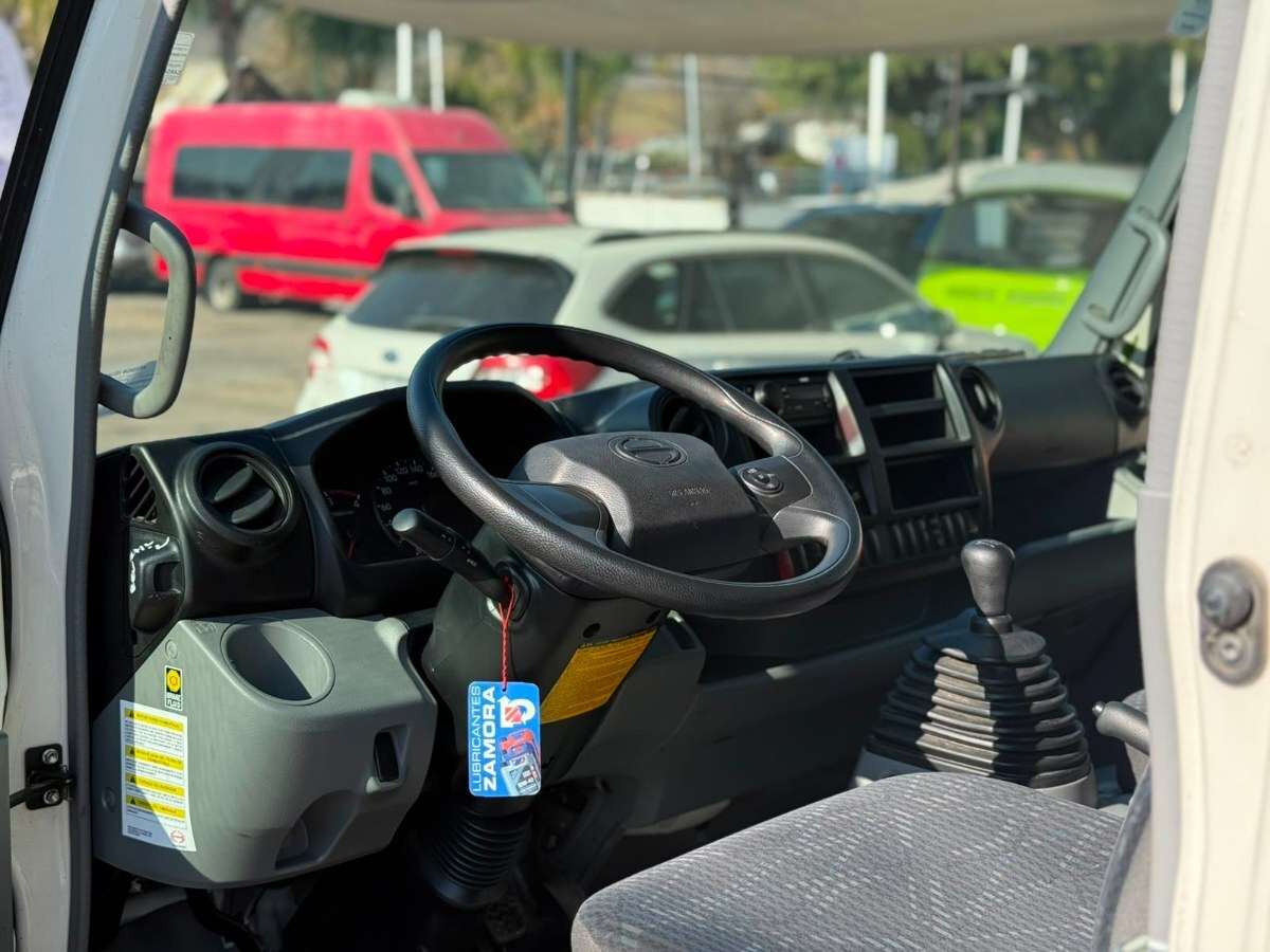 Hino XZU Carrozado foto 6