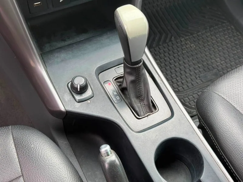 Mazda BT-50 SDX 4X4 3.2 AT FACTURABLE foto 13