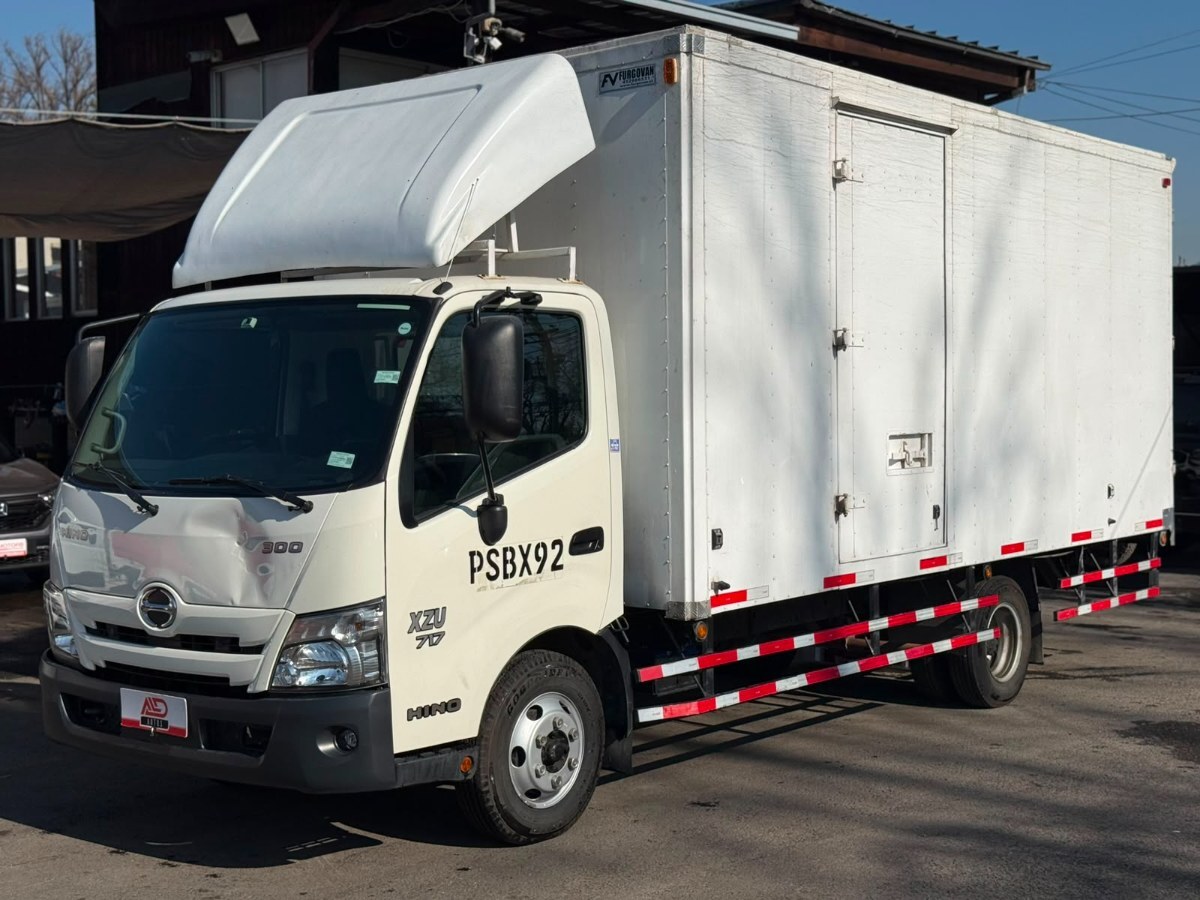 Hino XZU Carrozado foto 5
