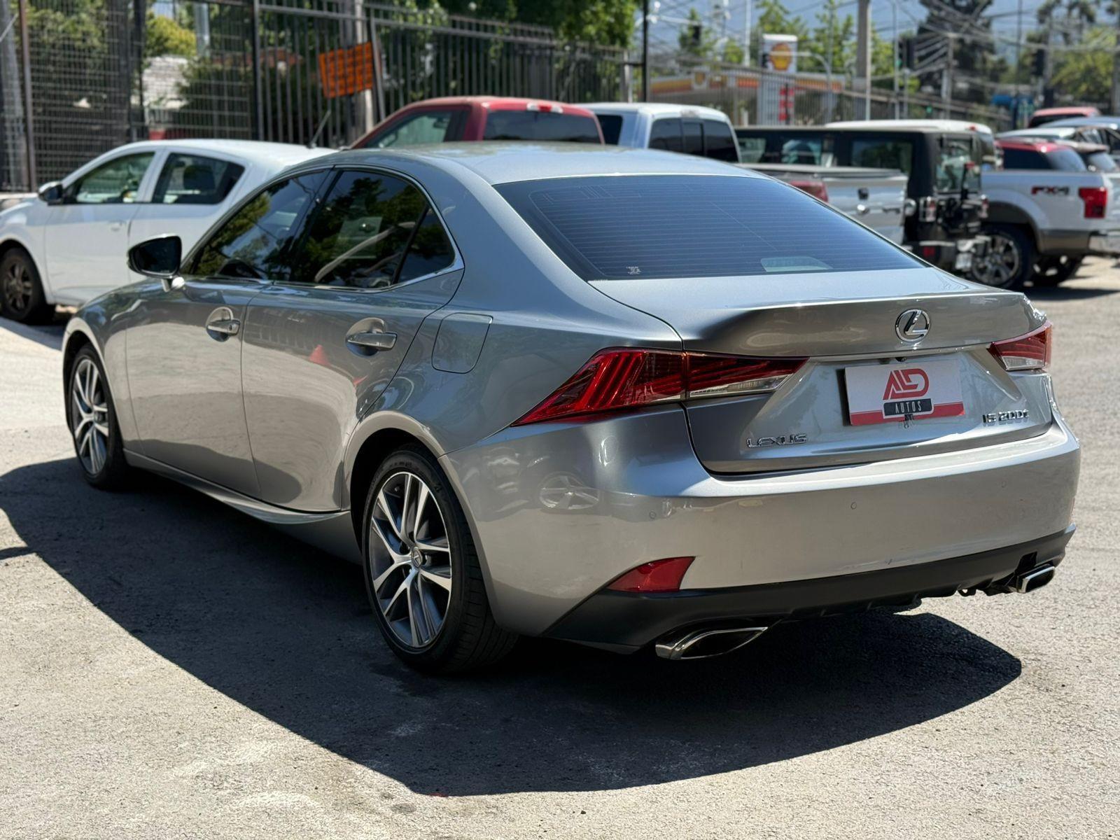 Lexus IS 200 foto 13