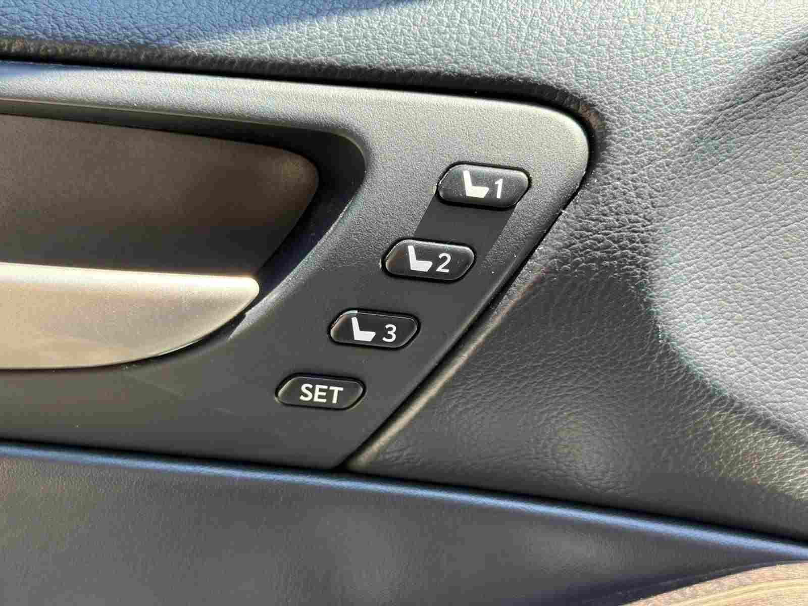 Lexus IS 200 foto 11
