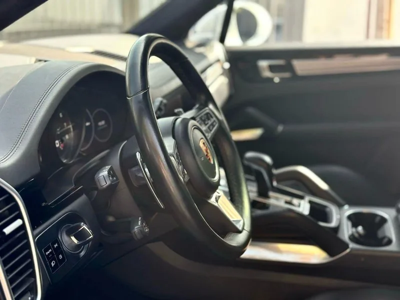 Porsche CAYENNE TURBO foto 8