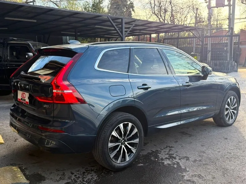 Volvo XC60 2.0 B5 AWD foto 4