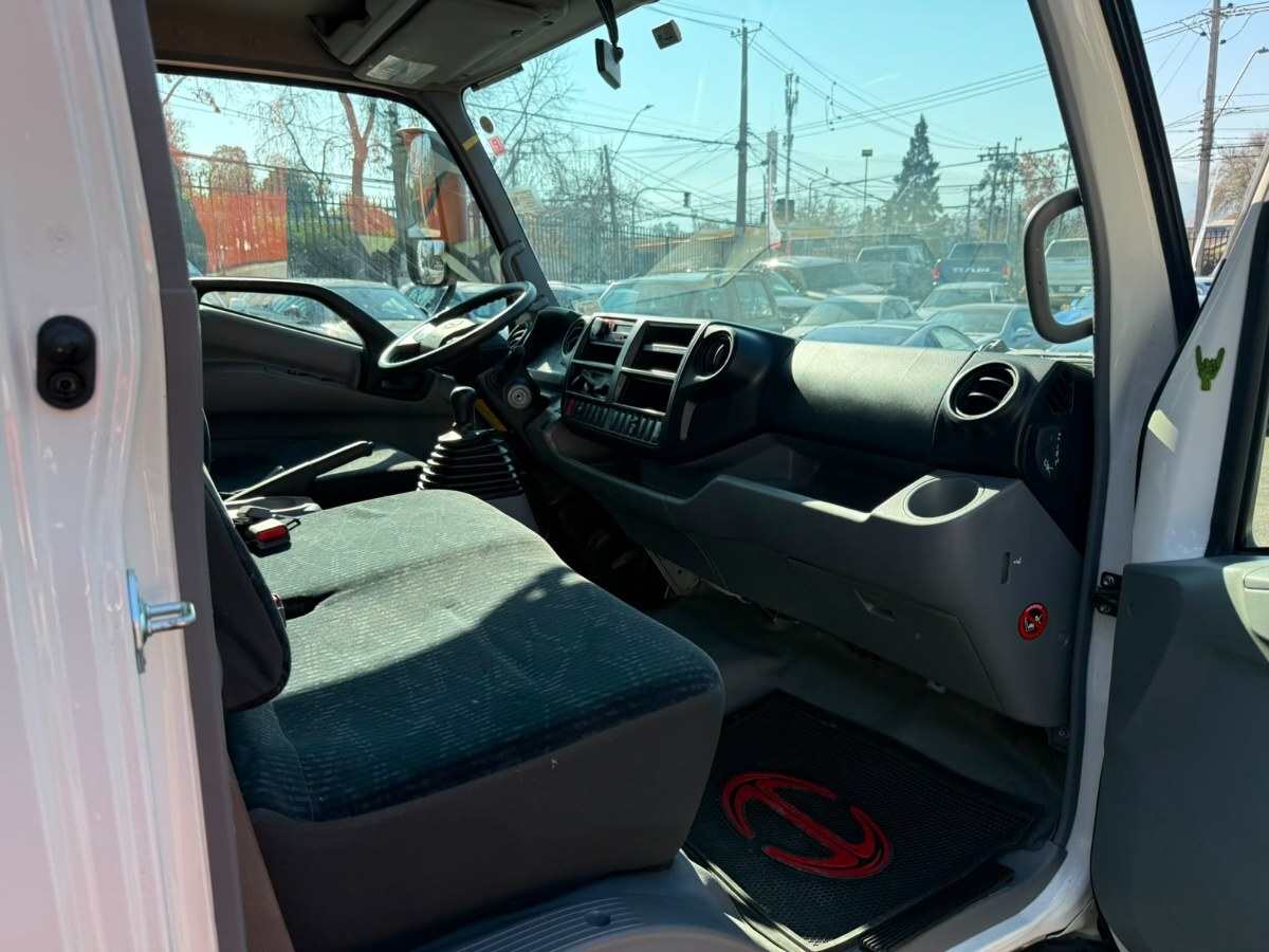 Hino XZU Carrozado foto 9