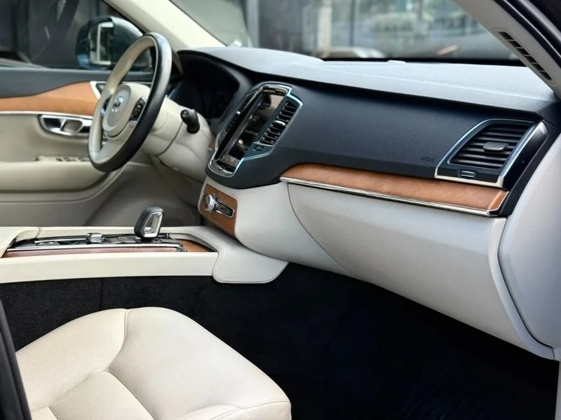 Volvo XC90 B6 AWD 2.0 foto 18