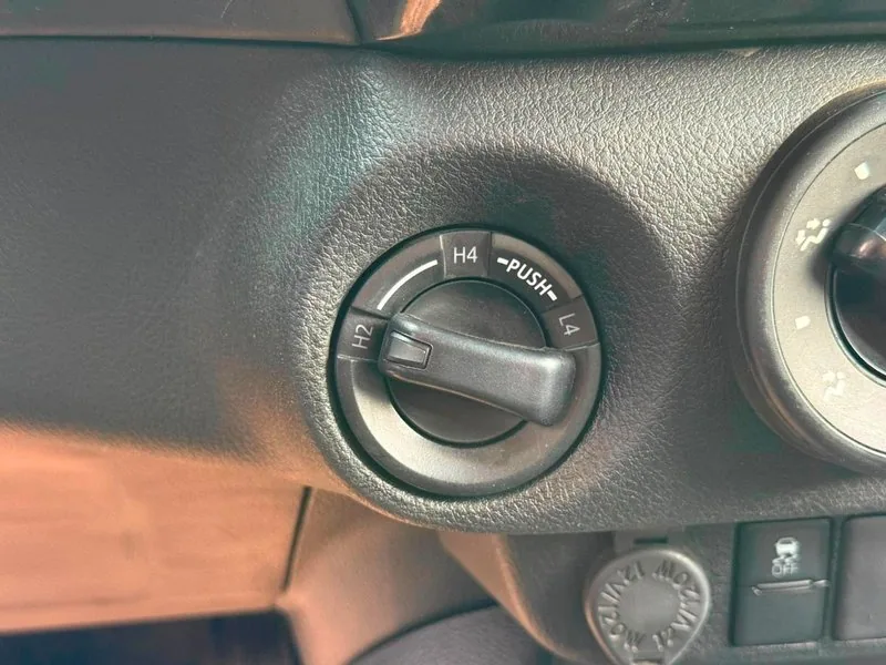 Toyota HILUX DX 4X4 MT 2.4 foto 15