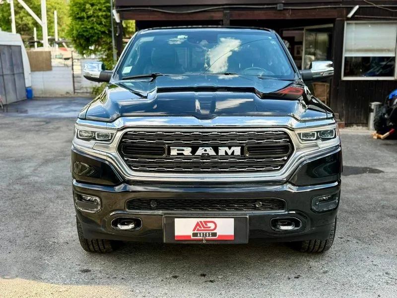 Ram 1500 LIMITED 4X4 foto 2
