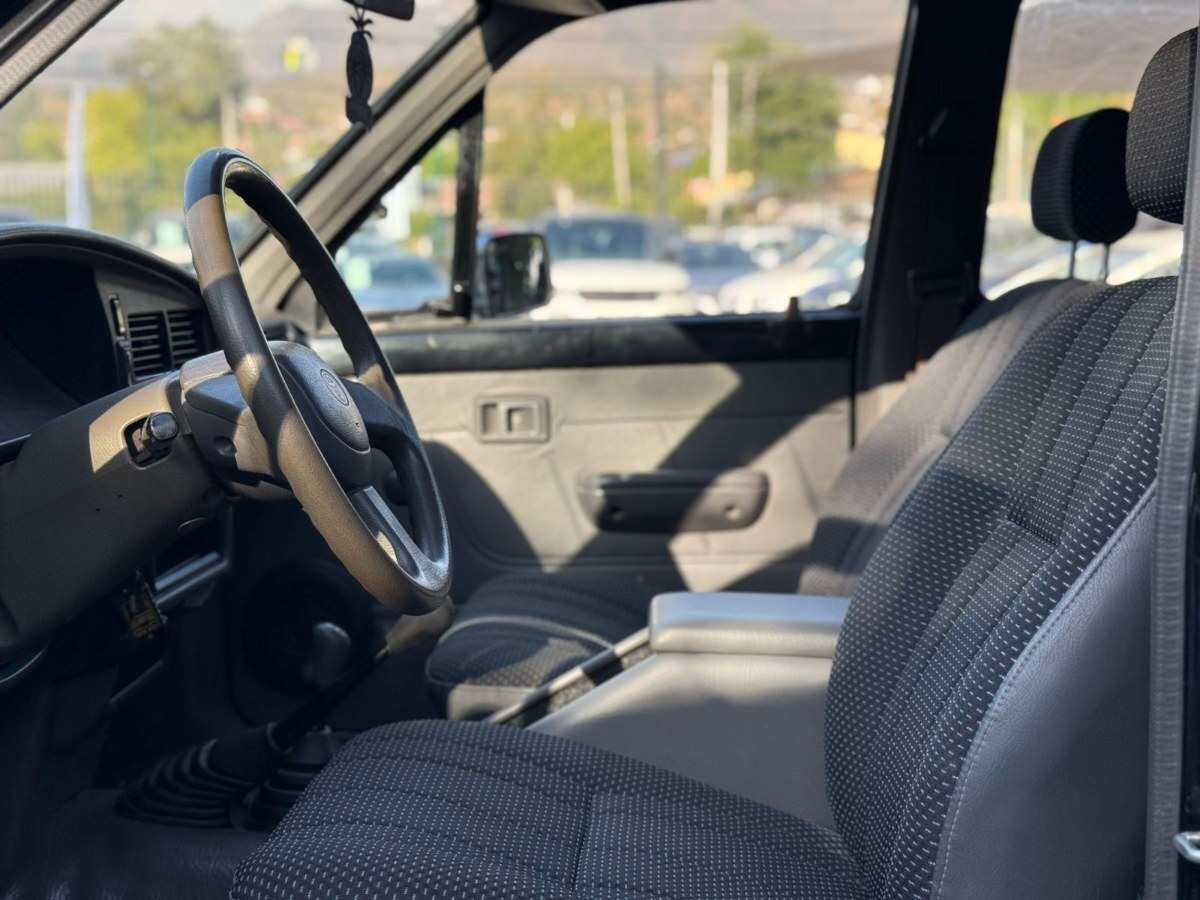 Toyota Hilux foto 16