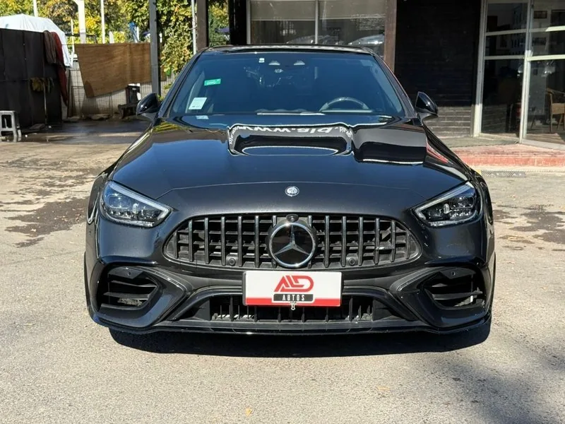 Mercedes-Benz C63 AMG S E PERFORMANCE foto 2