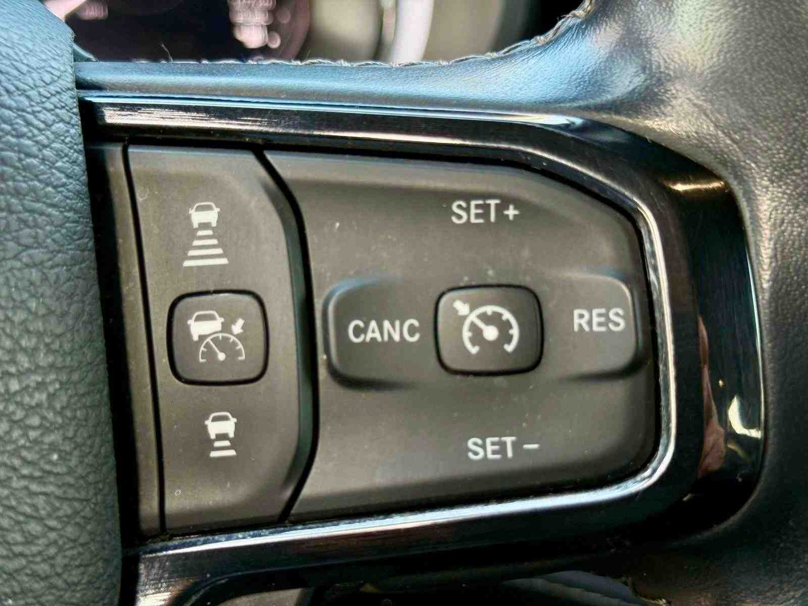 RAM 1500 Limited 4x4 foto 12
