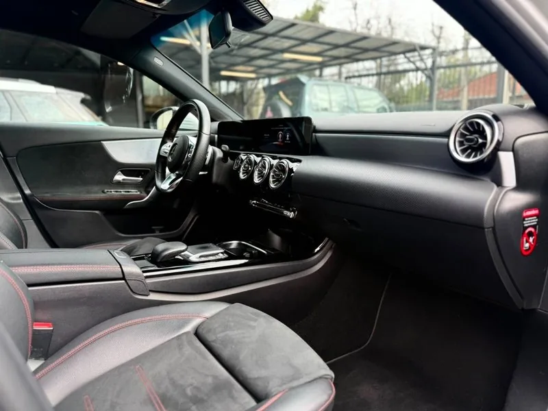 Mercedes-Benz A200 AMG LINE 2.0 foto 17