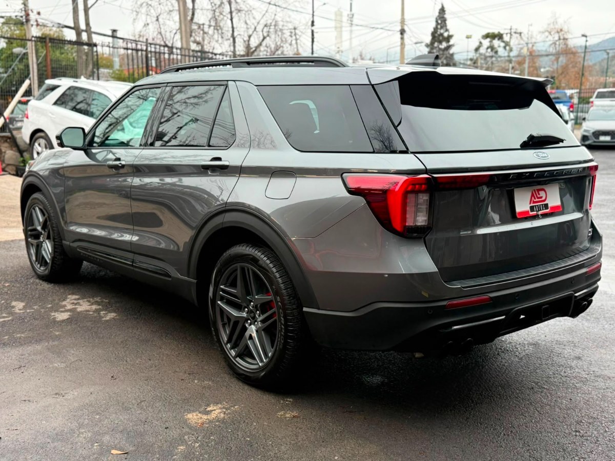 Ford Explorer ST foto 13