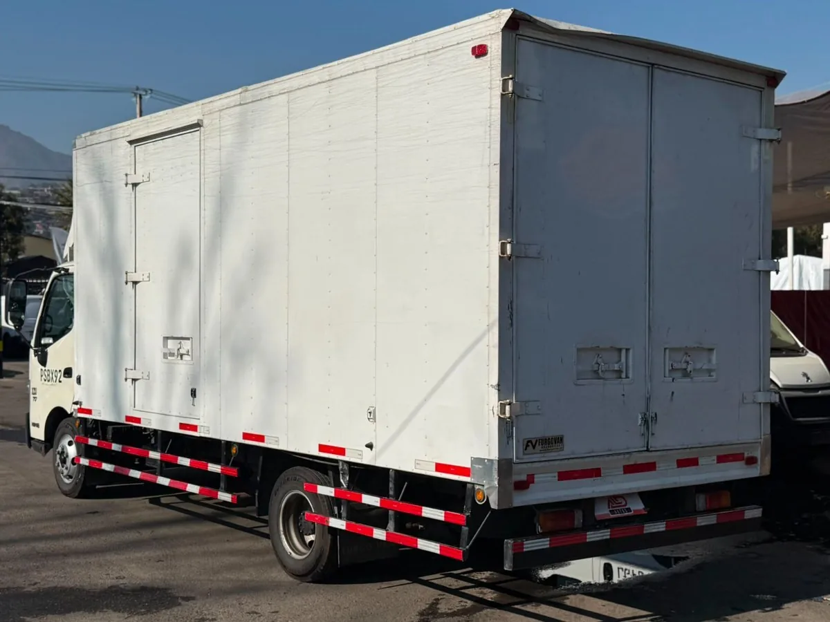 Hino XZU Carrozado foto 4