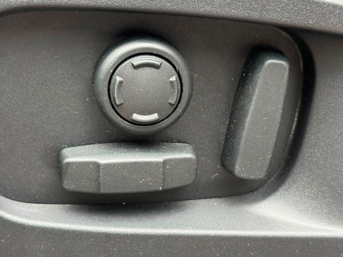 LAND ROVER DEFENDER 110 foto 19