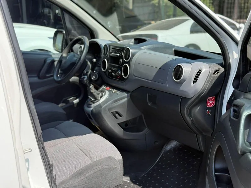 Peugeot PARTNER HDI 1.6 MT DIESEL IMPECABLE foto 16