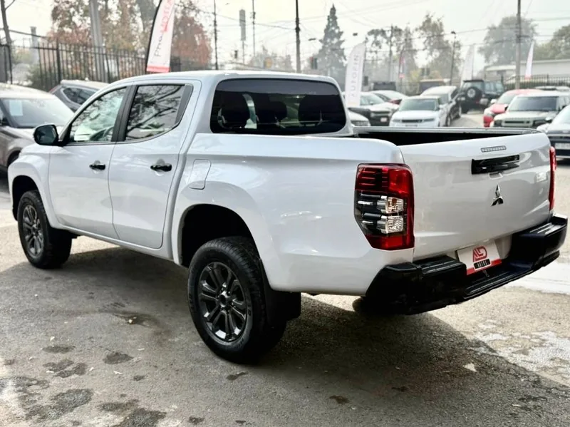 Mitsubishi L200 DAKAR 4X4 AT 2.4 DIESEL foto 6