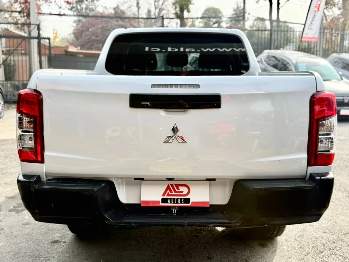 Mitsubishi L200 Dakar foto 5