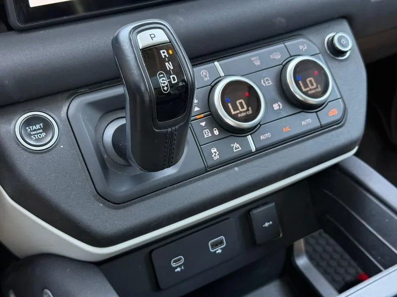 Land Rover Defender 110 First Edition foto 15