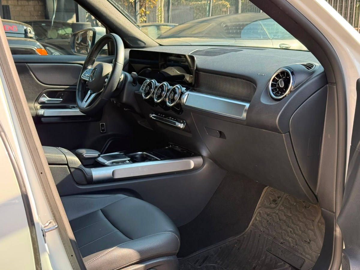 MERCEDES-BENZ GLB 200 foto 14