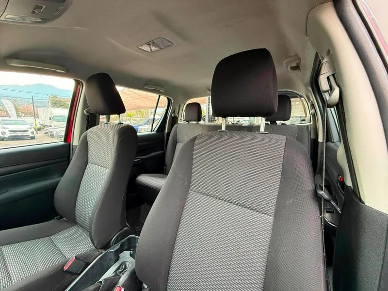 Toyota HILUX DX 4X4 MT 2.4 foto 16