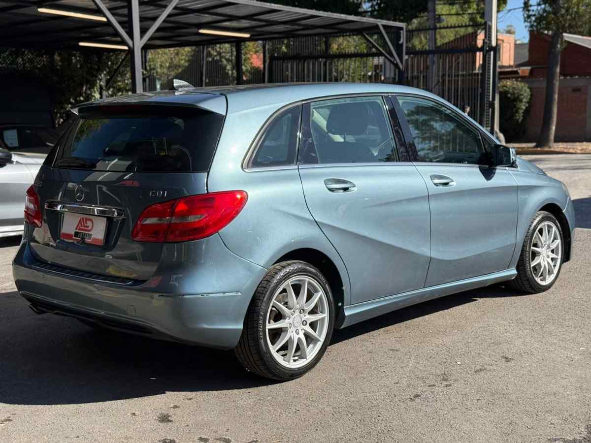 Mercedes-Benz B180 foto 4
