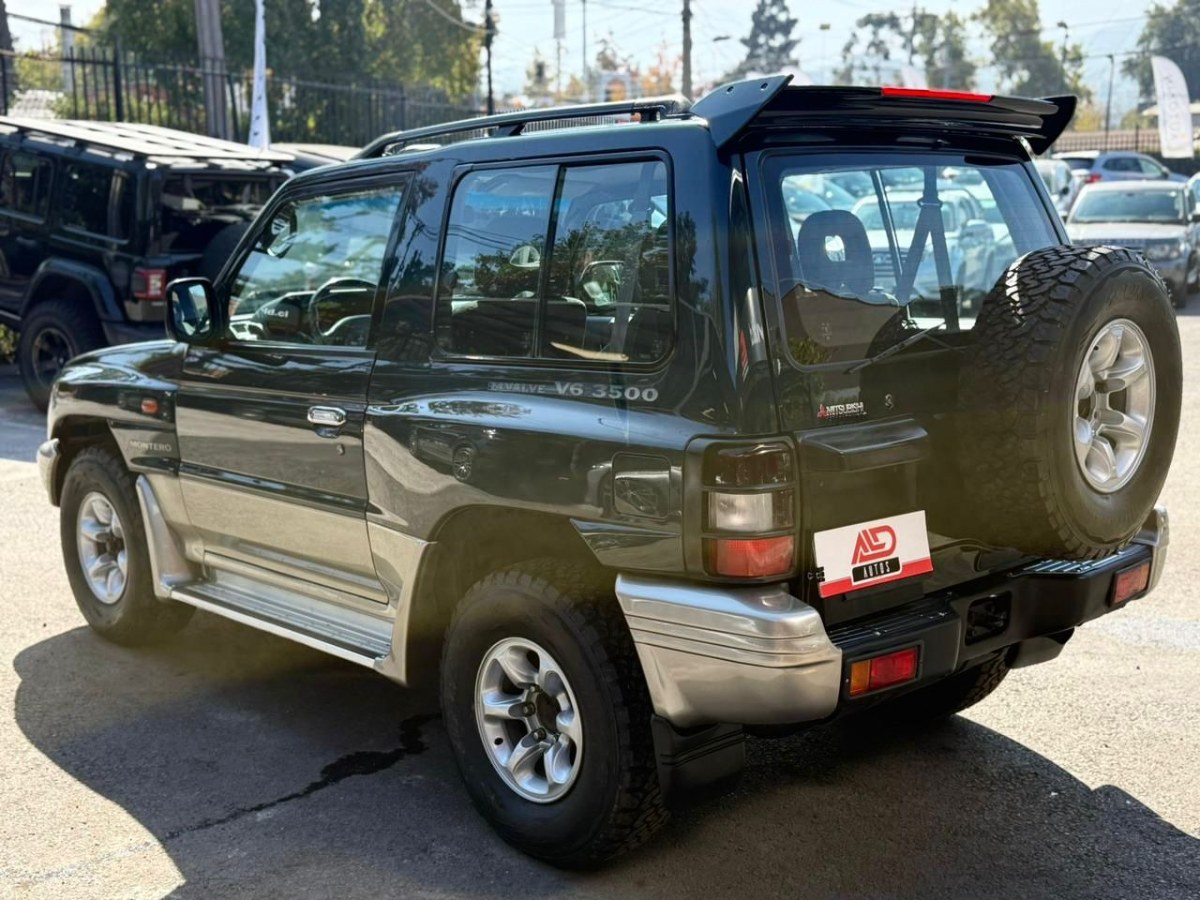MITSUBISHI MONTERO foto 7