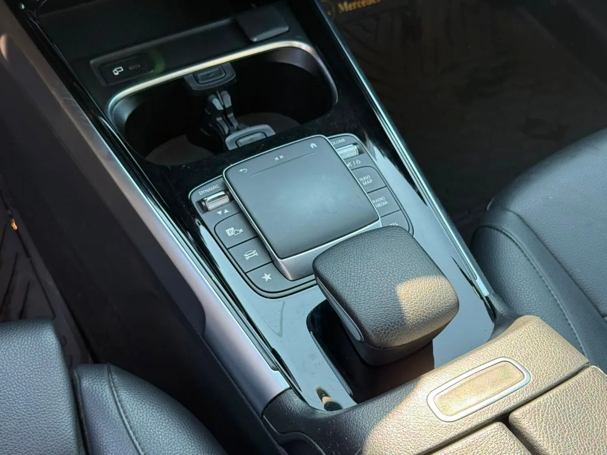MERCEDES-BENZ GLB 200 foto 16