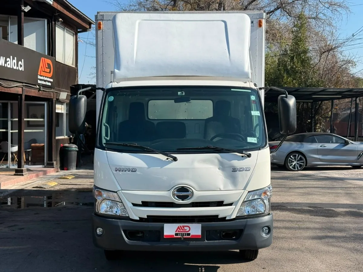 Hino XZU Carrozado foto 2