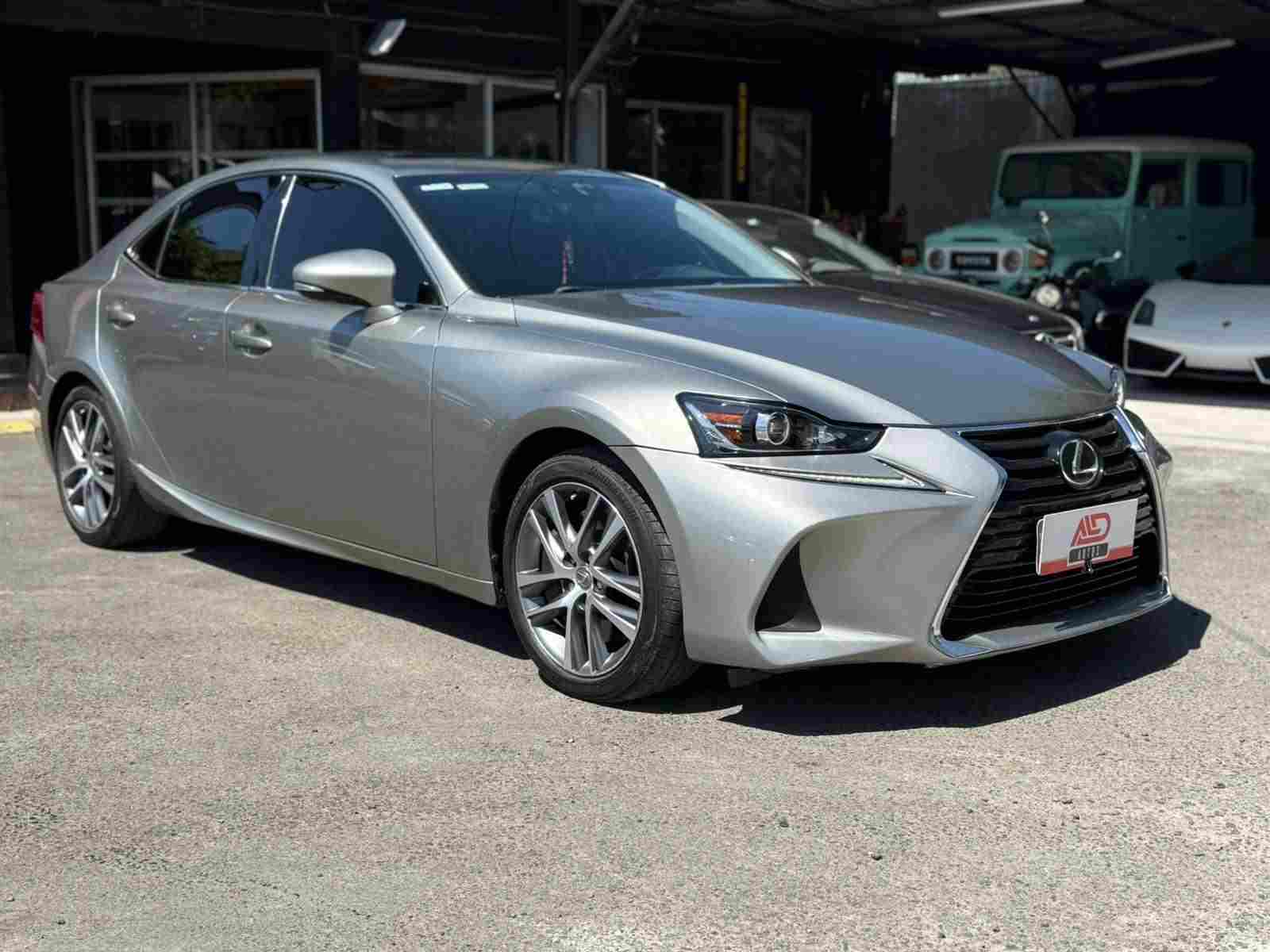 Lexus IS 200 foto 1