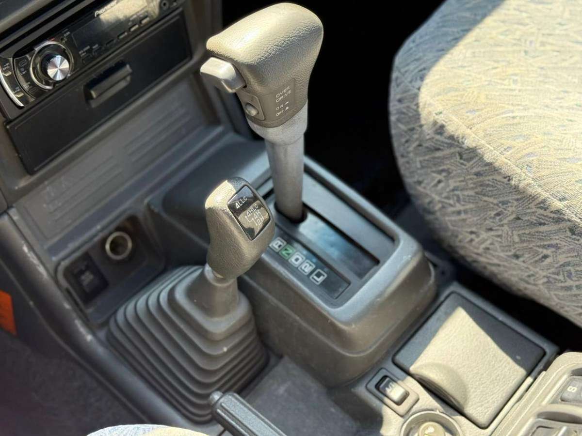 Mitsubishi Montero foto 9