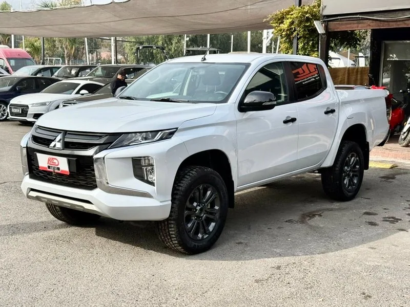 Mitsubishi L200 DAKAR 4X4 AT 2.4 DIESEL foto 1