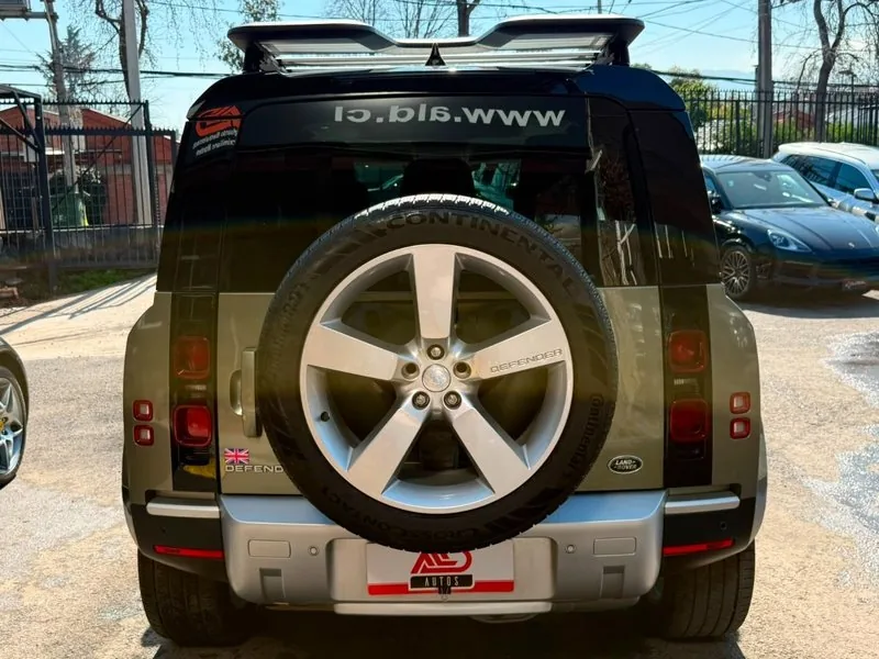 Land Rover DEFENDER HSE 3.0 DIESEL 3P foto 5