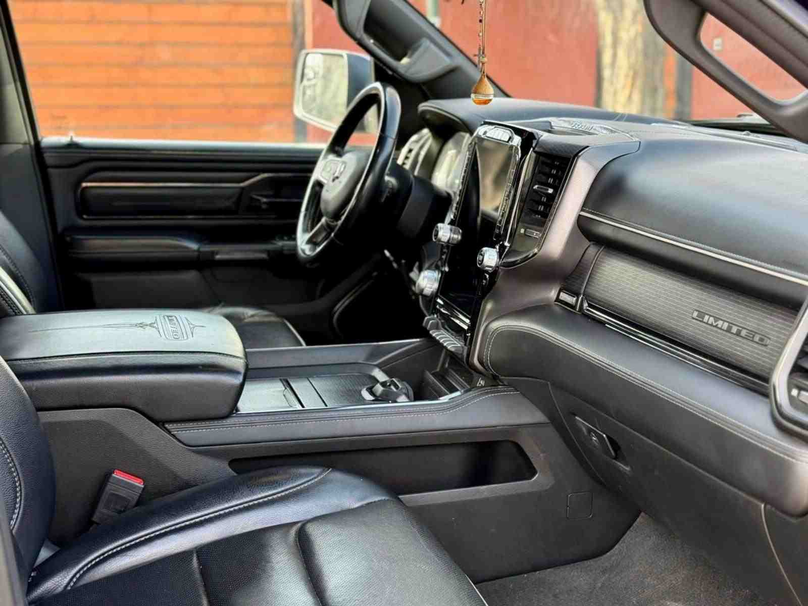 RAM 1500 Limited 4x4 foto 17