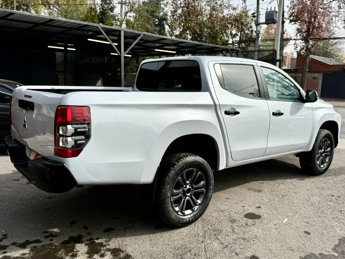Mitsubishi L200 Dakar foto 4