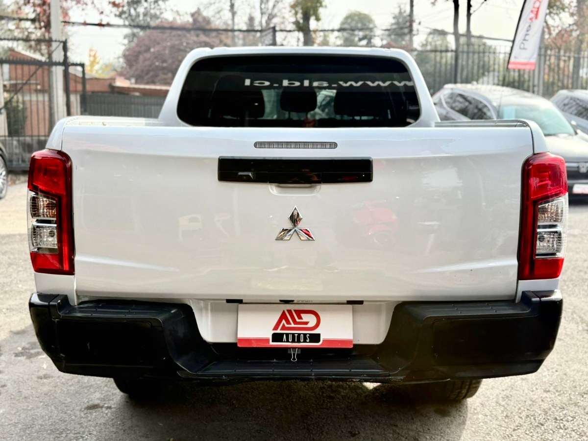 Mitsubishi L200 Dakar foto 5