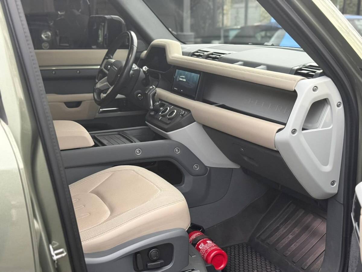 LAND ROVER DEFENDER 110 FIRST EDITION foto 14