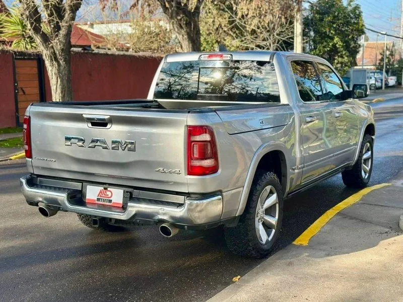 Ram 1500 LIMITED 5.7 foto 4
